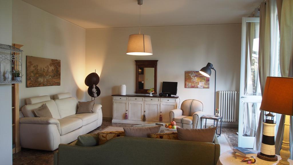 Appartement Provenzale à Desenzano del Garda Chambre photo
